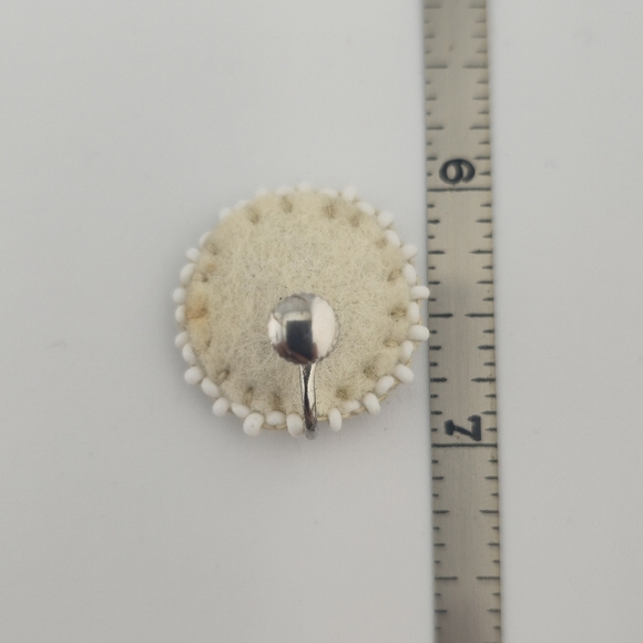 Vintage Beaded Circle Earrings 1” White & Gray Seed Beads Screw Back - Picture 5 of 7